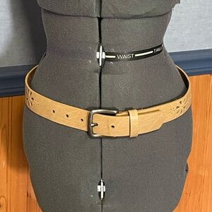 🔥3 for $15 Sale- Beige leather belt with floral cutouts